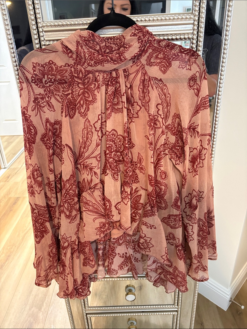 Avec Les Filles Peach Blush Floral Tie-Neck Blouse with Red Print - Picture 3 of 6